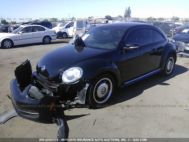 3VWJX7AT9DM600663 - 2013 VOLKSWAGEN BEETLE BLACK photo 2