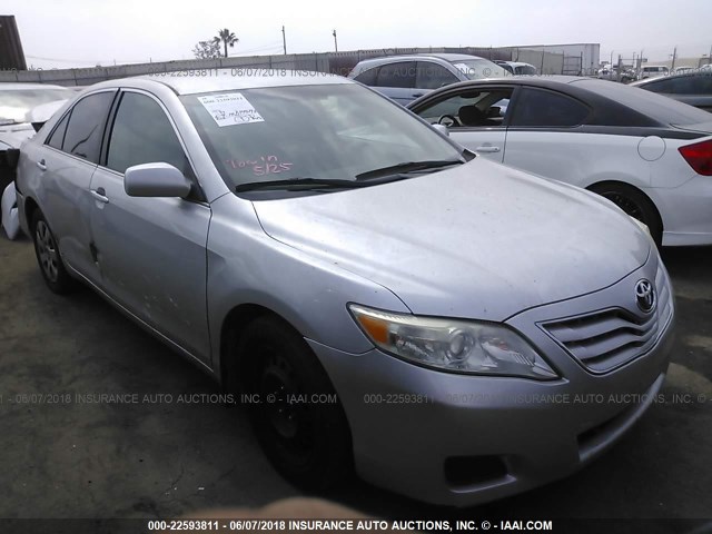4T4BF3EK4BR197464 - 2011 TOYOTA CAMRY SE/LE/XLE SILVER photo 1