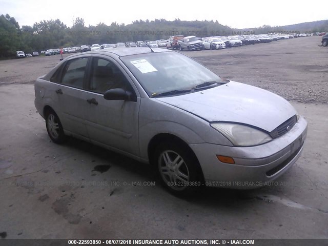 1FAFP34P8YW343183 - 2000 FORD FOCUS SE/SE COMFORT SILVER photo 1