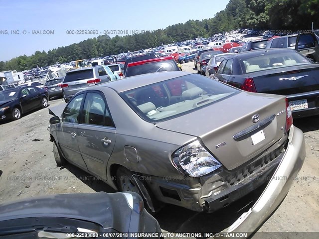 4T1BF30K82U023317 - 2002 TOYOTA CAMRY LE/XLE/SE ოქროსფერი ფოტო 3