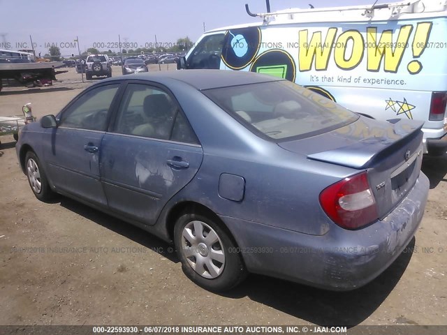 4T1BE32K03U657688 - 2003 TOYOTA CAMRY LE/XLE/SE ნაცრისფერი ფოტო 3