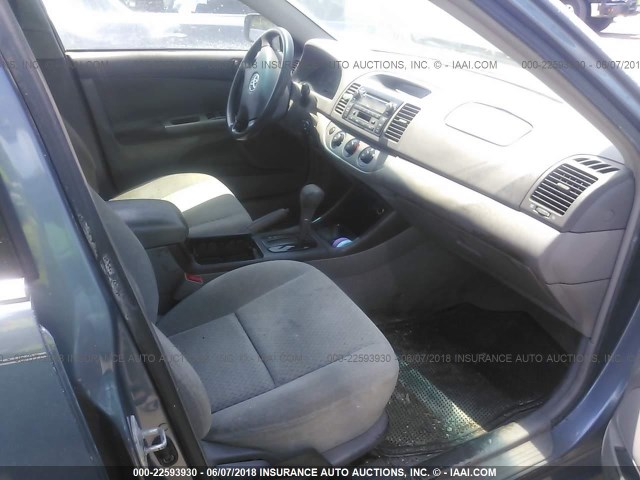 4T1BE32K03U657688 - 2003 TOYOTA CAMRY LE/XLE/SE ნაცრისფერი ფოტო 5