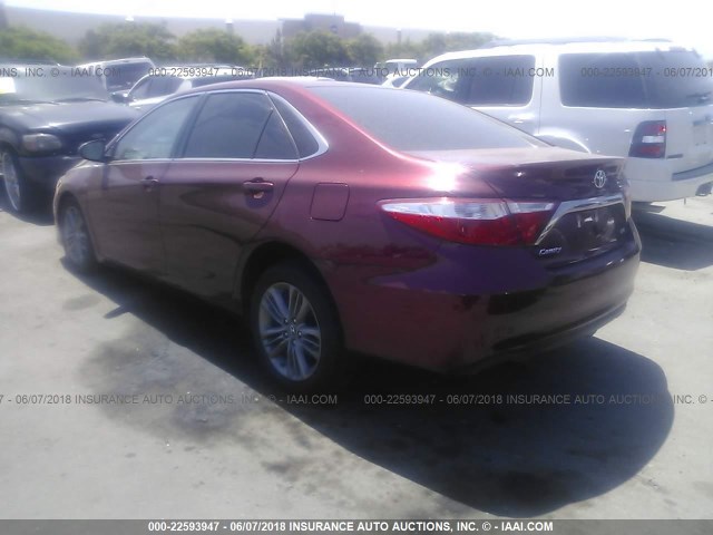 4T1BF1FK9HU640973 - 2017 TOYOTA CAMRY LE/XLE/SE/XSE 红色 照片 3