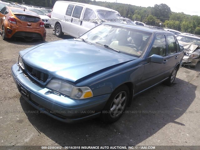 YV1LS557XW1508807 - 1998 VOLVO S70 BLUE photo 2