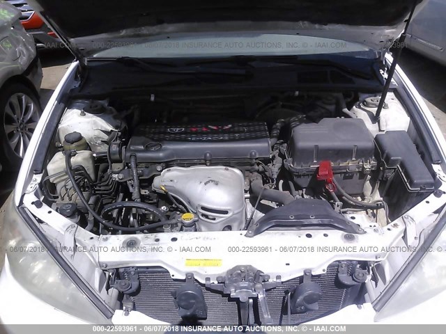 4T1BE32K52U075133 - 2002 TOYOTA CAMRY LE/XLE/SE თეთრი ფოტო 10