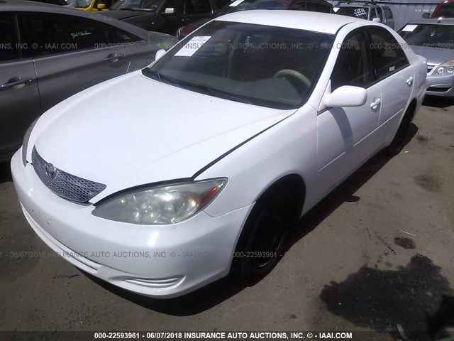 4T1BE32K52U075133 - 2002 TOYOTA CAMRY LE/XLE/SE თეთრი ფოტო 2