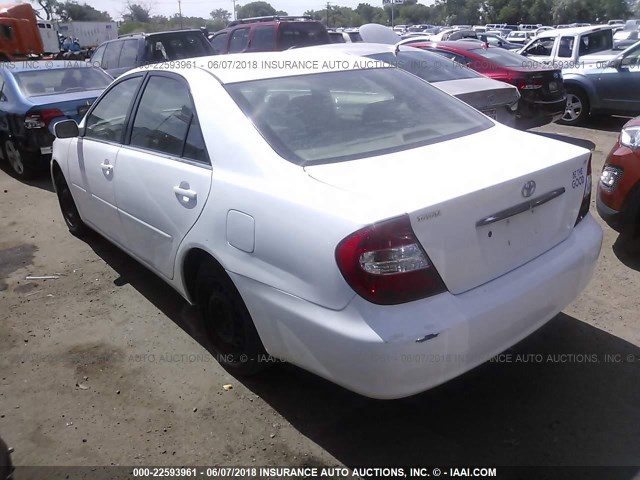4T1BE32K52U075133 - 2002 TOYOTA CAMRY LE/XLE/SE თეთრი ფოტო 3