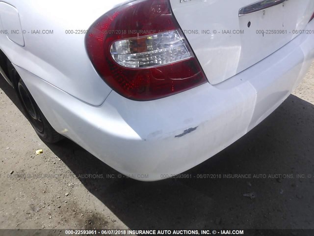 4T1BE32K52U075133 - 2002 TOYOTA CAMRY LE/XLE/SE თეთრი ფოტო 6
