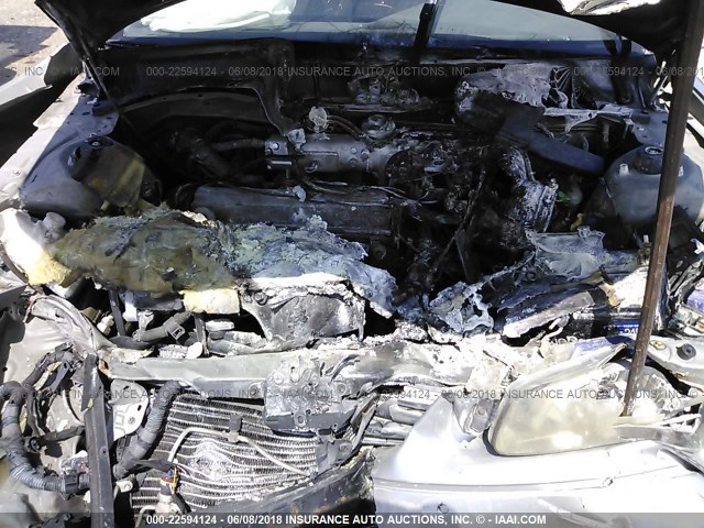 JT2BG22K610549579 - 2001 TOYOTA CAMRY CE/LE/XLE SILVER photo 10