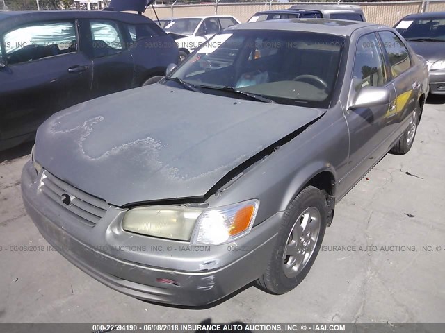 JT2BF22K7V0081967 - 1997 TOYOTA CAMRY LE/XLE GOLD photo 2