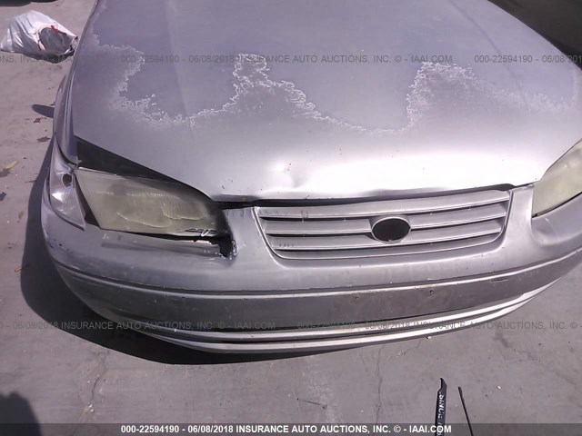 JT2BF22K7V0081967 - 1997 TOYOTA CAMRY LE/XLE GOLD photo 6