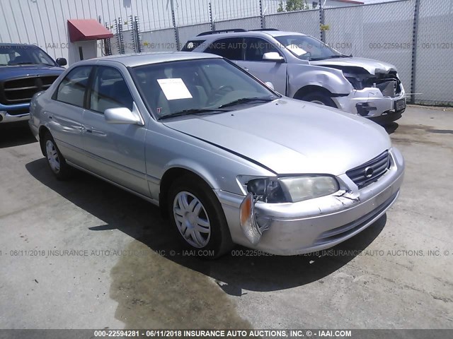 JT2BG22K0Y0439444 - 2000 TOYOTA CAMRY CE/LE/XLE SILVER photo 1