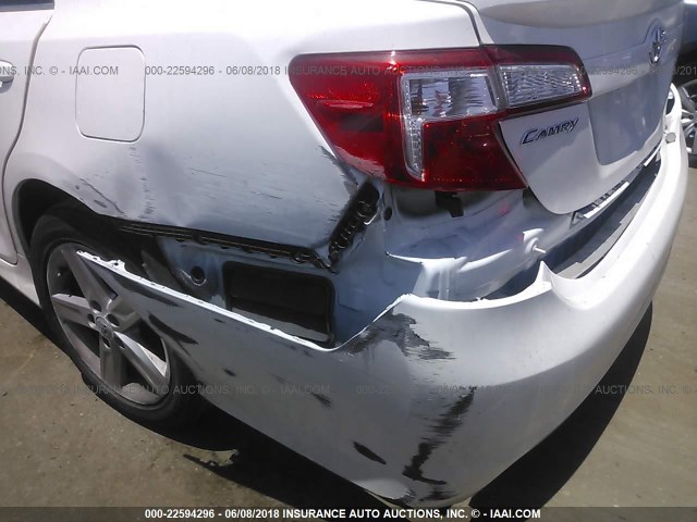 4T1BF1FK1CU527768 - 2012 TOYOTA CAMRY SE/LE/XLE 白色 照片 6
