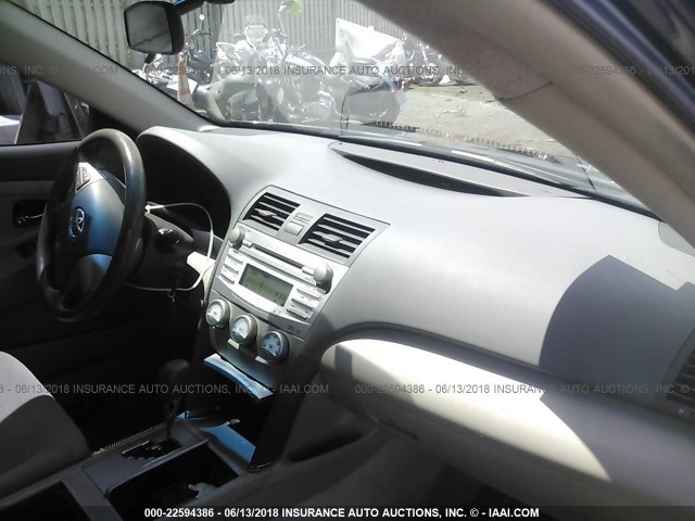 4T1BF3EK7AU012798 - 2010 TOYOTA CAMRY SE/LE/XLE BLACK photo 5