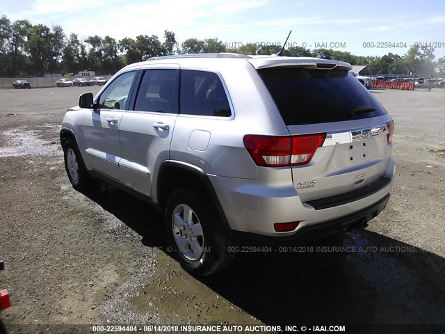 1C4RJFAG4CC208422 - 2012 JEEP GRAND CHEROKEE LAREDO SILVER photo 3