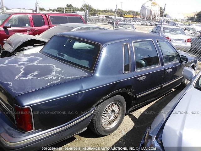 1LNLM82W8VY691512 - 1997 LINCOLN TOWN CAR SIGNATURE/TOURING BLUE photo 4