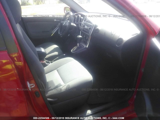 2T1KR32E45C474569 - 2005 TOYOTA COROLLA MATRIX XR RED photo 5