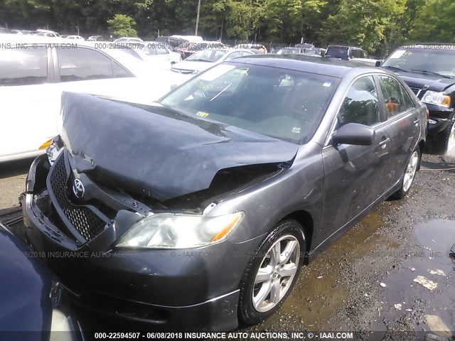 4T1BE46K97U081461 - 2007 TOYOTA CAMRY NEW GENERAT CE/LE/XLE/SE GRAY photo 2