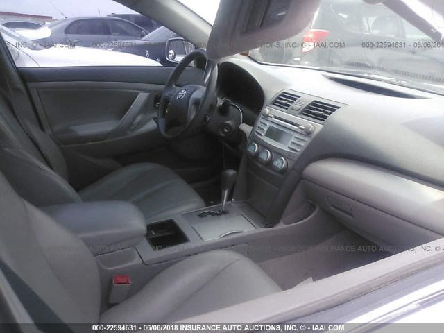 4T1BE46K68U759813 - 2008 TOYOTA CAMRY CE/LE/XLE/SE SILVER photo 5