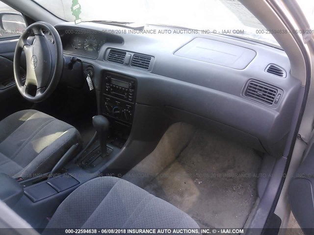4T1BG22K81U773027 - 2001 TOYOTA CAMRY CE/LE/XLE თაფლისფერი ფოტო 5