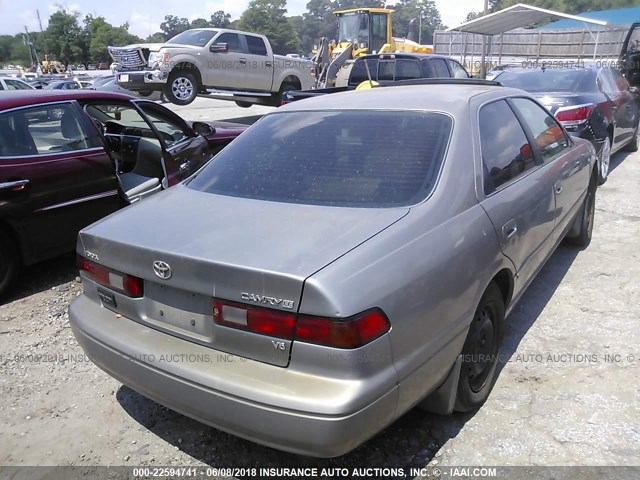 4T1BF22KXWU072144 - 1998 TOYOTA CAMRY CE/LE/XLE SILVER photo 4