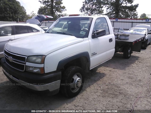 1GBJC34D46E162398 - 2006 CHEVROLET SILVERADO C3500 WHITE photo 2