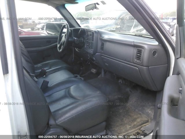 1GBJC34D46E162398 - 2006 CHEVROLET SILVERADO C3500 WHITE photo 5