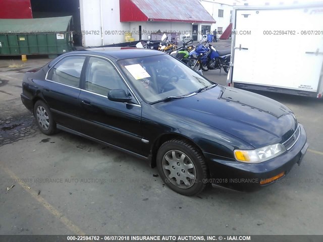 1HGCE6648TA018449 - 1996 HONDA ACCORD LX/EX GREEN photo 1