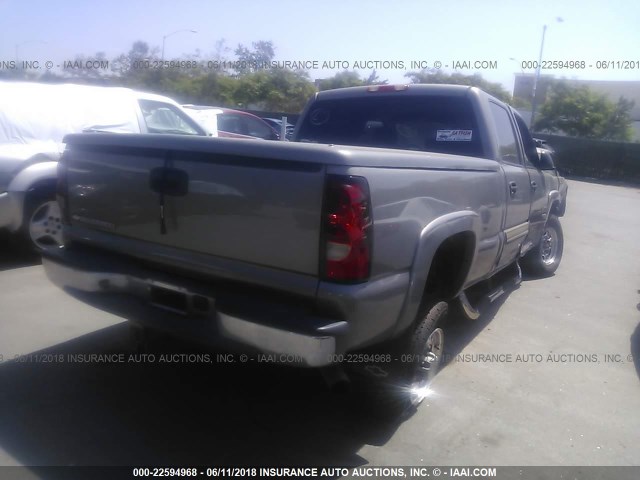 1GCHC23UX6F163913 - 2006 CHEVROLET SILVERADO C2500 HEAVY DUTY GRAY photo 4