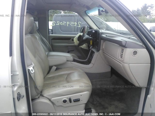 1GYEK63N36R123686 - 2006 CADILLAC ESCALADE LUXURY WHITE photo 5