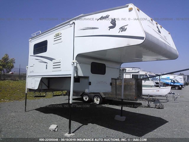 1NCB1150340103398 - 2005 ARTIC FOX CAMPER  WHITE photo 1