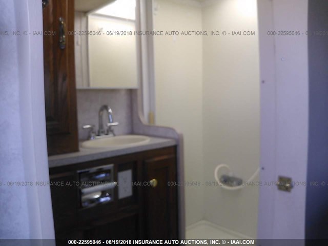 1NCB1150340103398 - 2005 ARTIC FOX CAMPER  WHITE photo 7