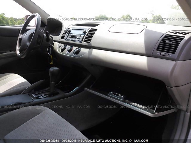 4T1BE32K62U067140 - 2002 TOYOTA CAMRY LE/XLE/SE ბეჟი ფოტო 5