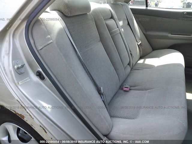 4T1BE32K62U067140 - 2002 TOYOTA CAMRY LE/XLE/SE ბეჟი ფოტო 8
