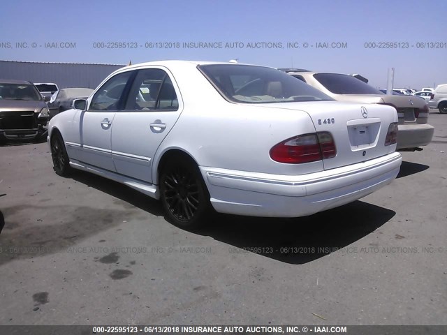 WDBJF70J6YB064725 - 2000 MERCEDES-BENZ E 430 WHITE photo 3