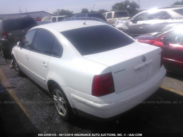 WVWPD23B3YE231131 - 2000 VOLKSWAGEN PASSAT GLX 白色 照片 3