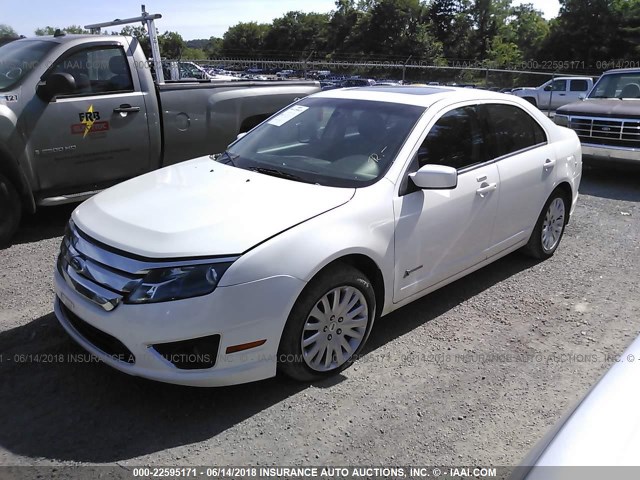 3FADP0L32AR102104 - 2010 FORD FUSION HYBRID WHITE photo 2