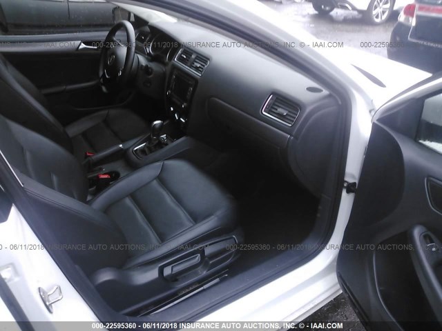 3VWLA7AJ0FM343128 - 2015 VOLKSWAGEN JETTA TDI WHITE photo 5