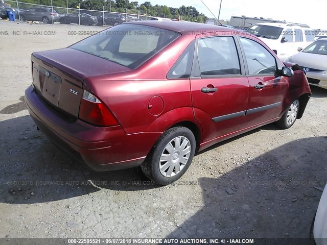 1FAFP34N35W111150 - 2005 FORD FOCUS ZX4 RED photo 4