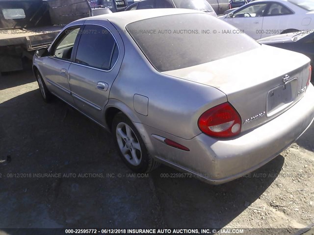 JN1CA31A0YT221310 - 2000 NISSAN MAXIMA GLE/GXE/SE SILVER photo 3