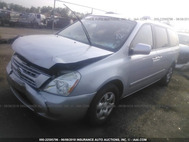 KNDMB233186251230 - 2008 KIA SEDONA EX/LX SILVER photo 2