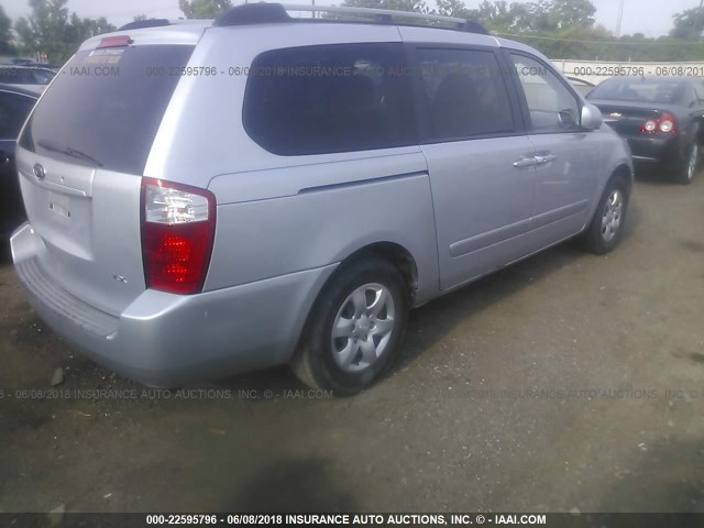 KNDMB233186251230 - 2008 KIA SEDONA EX/LX SILVER photo 4