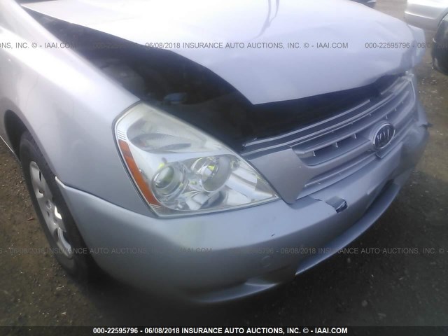 KNDMB233186251230 - 2008 KIA SEDONA EX/LX SILVER photo 6