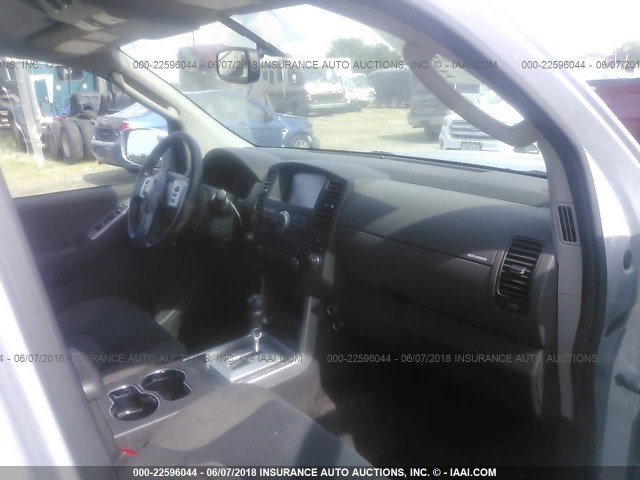 5N1AR1NB5BC608796 - 2011 NISSAN PATHFINDER S/LE/SE SILVER photo 5