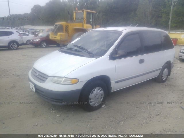 2P4FP2531TR634489 - 1996 PLYMOUTH VOYAGER WHITE photo 2