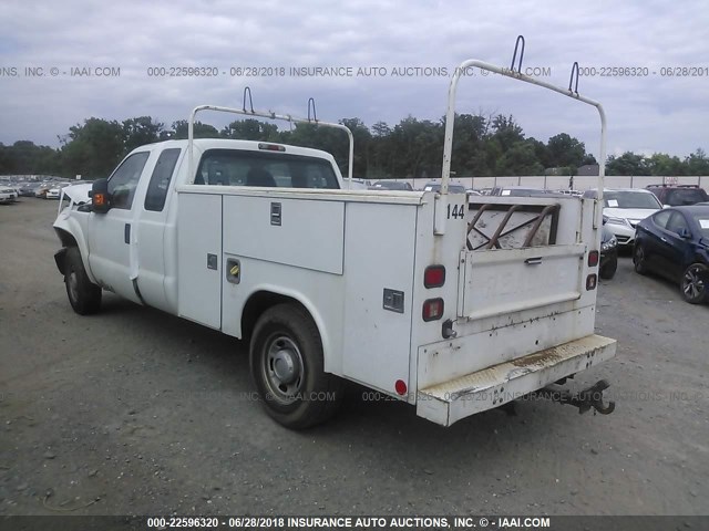 1FT8X3A64BEA79620 - 2011 FORD F350 SUPER DUTY WHITE photo 3