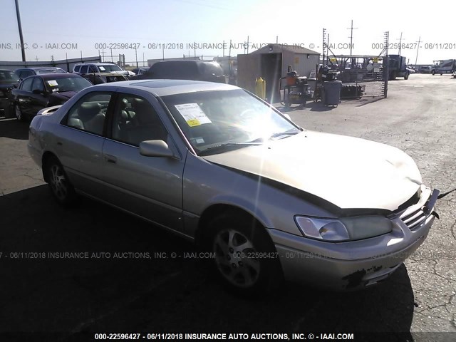4T1BF28K8WU057942 - 1998 TOYOTA CAMRY CE/LE/XLE GOLD photo 1