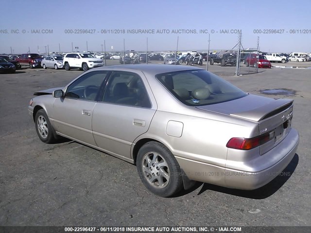 4T1BF28K8WU057942 - 1998 TOYOTA CAMRY CE/LE/XLE GOLD photo 3