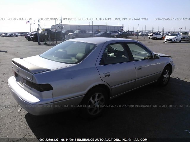 4T1BF28K8WU057942 - 1998 TOYOTA CAMRY CE/LE/XLE GOLD photo 4