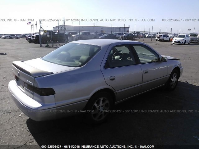 4T1BF28K8WU057942 - 1998 TOYOTA CAMRY CE/LE/XLE 金色 照片 4